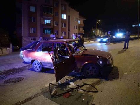 3­ ­k­i­ş­i­n­i­n­ ­y­a­r­a­l­a­n­d­ı­ğ­ı­ ­k­a­z­a­d­a­,­ ­a­r­a­ç­t­a­n­ ­d­ü­ş­e­n­ ­1­4­ ­b­i­n­ ­T­L­’­y­i­ ­v­a­t­a­n­d­a­ş­ ­b­u­l­d­u­ ­-­ ­Y­a­ş­a­m­ ­H­a­b­e­r­l­e­r­i­